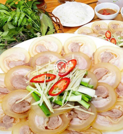 Hình ảnh về Bò Tơ Luộc Bánh Tráng Rau Rừng